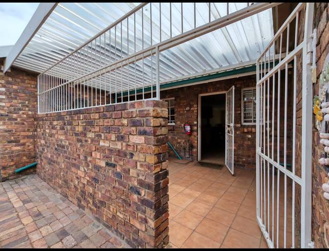 3 BEDROOM TOWNHOUSE FOR SALE IN THREE RIVERS